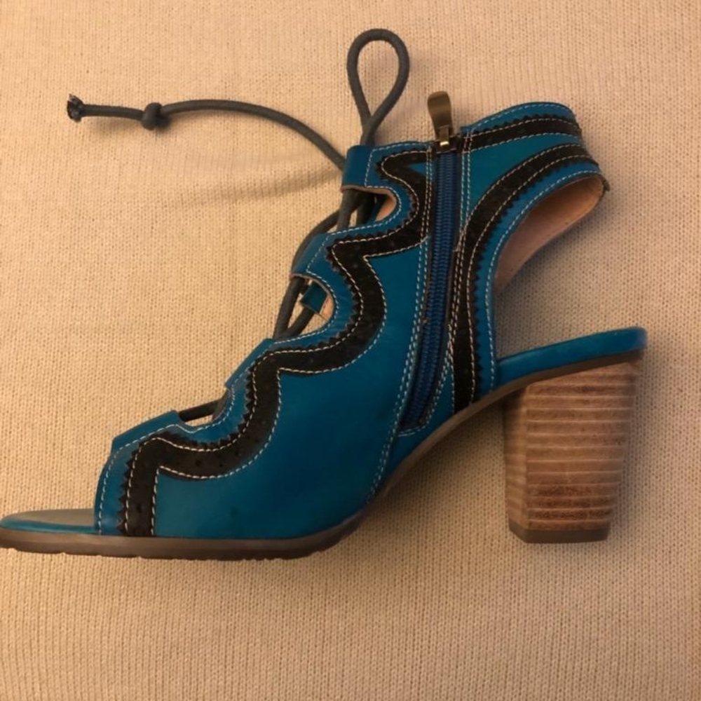 L'Artiste Shoes